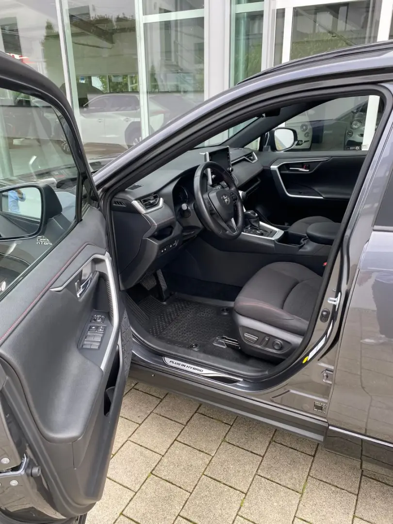 RAV4 2.5 Plug-in Hybrid 4x4 Techpaket Navi