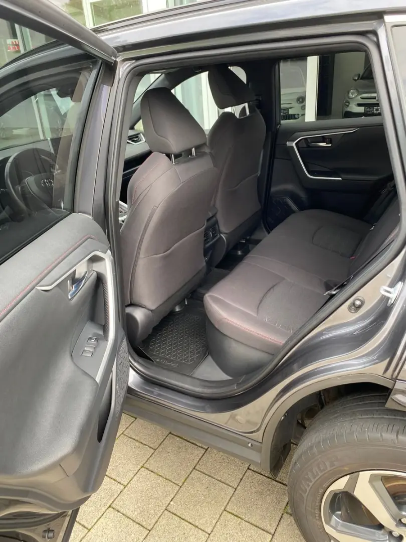 RAV4 2.5 Plug-in Hybrid 4x4 Techpaket Navi