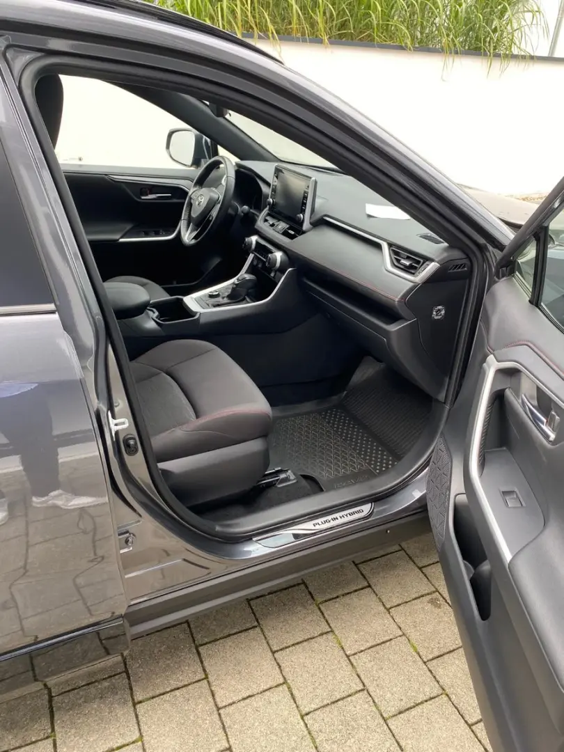 RAV4 2.5 Plug-in Hybrid 4x4 Techpaket Navi