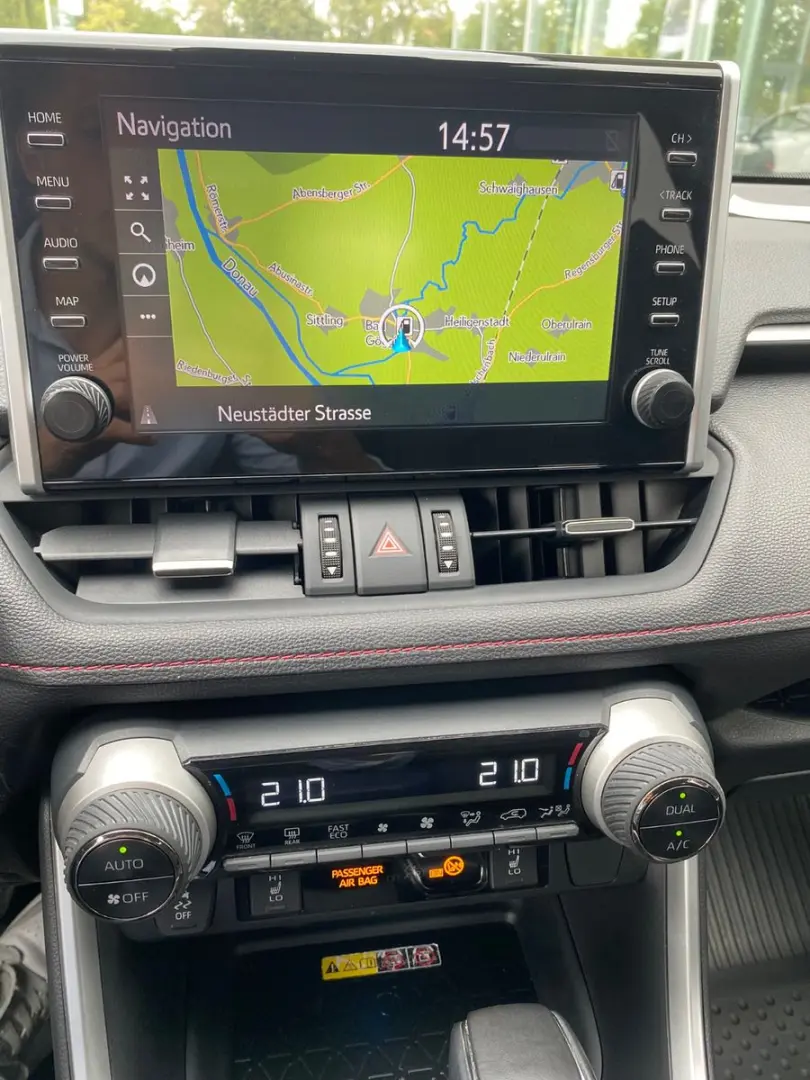 RAV4 2.5 Plug-in Hybrid 4x4 Techpaket Navi