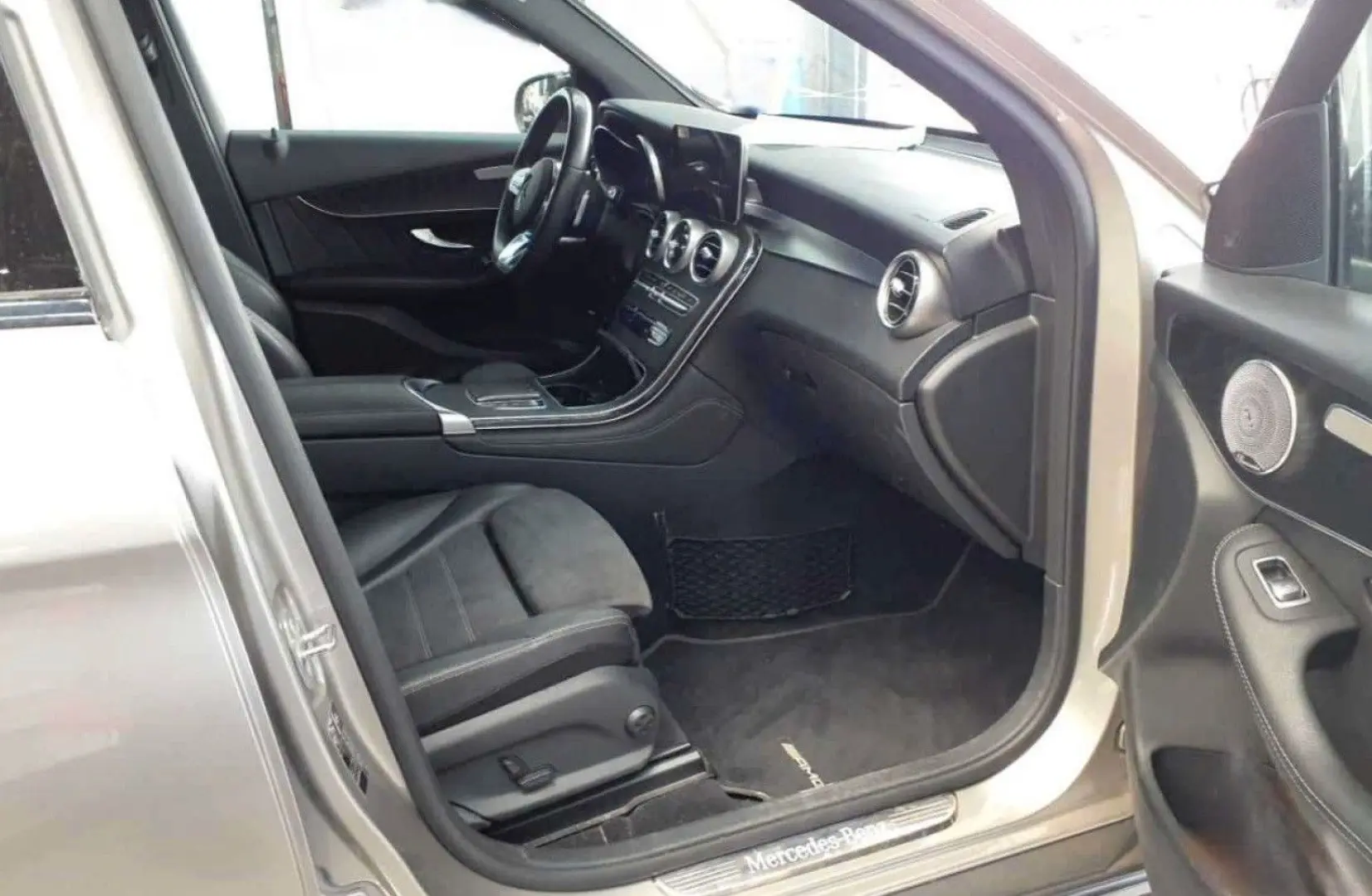 GLC 300e 4M AMG NIGHT AUGR+360°AMB BURMS KEY 20