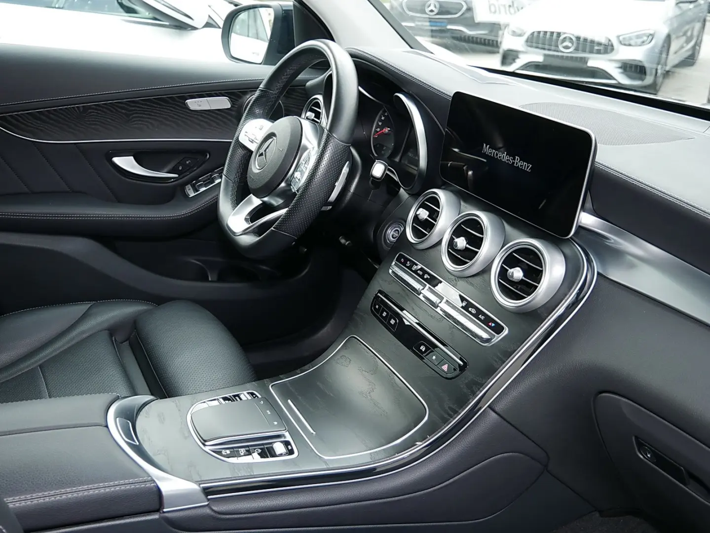 GLC 300 d 4M AMG+360°+KEYLESS-GO+NIGHT+LED+SHZ++