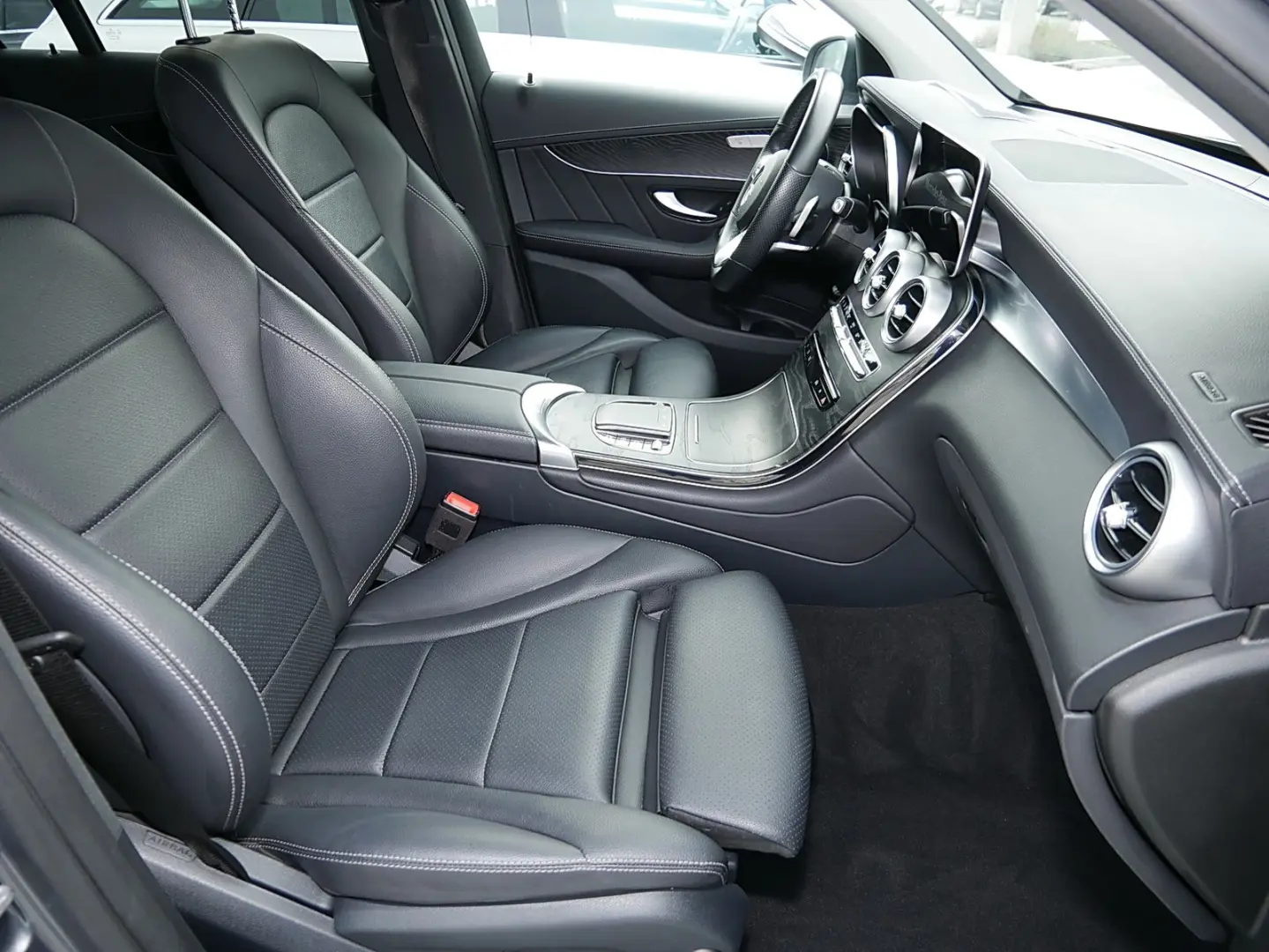 GLC 300 d 4M AMG+360°+KEYLESS-GO+NIGHT+LED+SHZ++