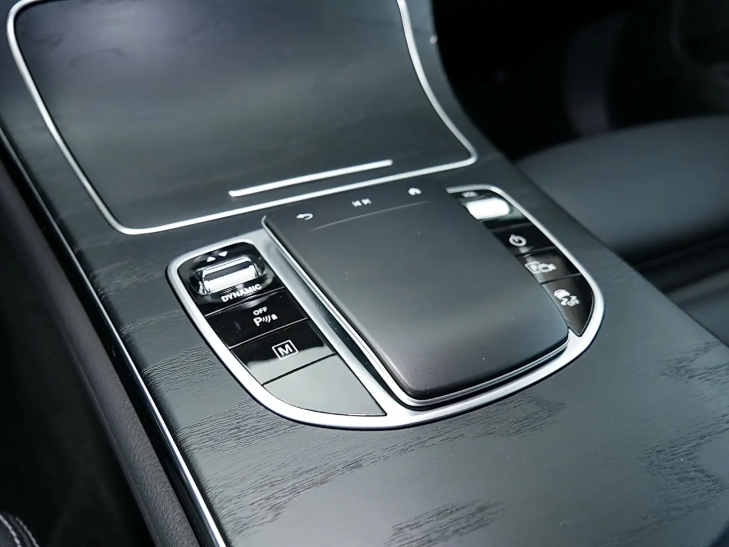 GLC 300 d 4M AMG+360°+KEYLESS-GO+NIGHT+LED+SHZ++
