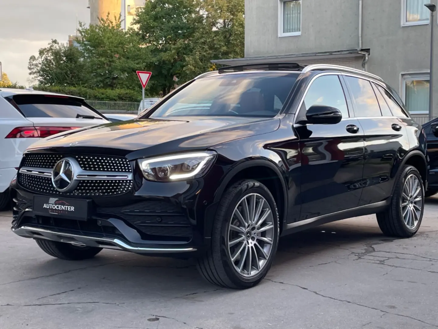 GLC 300 e 4Matic AMG-LINE*PANO*R-KAM*LEDER*20´Z