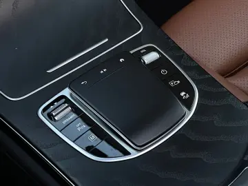 GLC 300 e 4Matic AMG-LINE*PANO*R-KAM*LEDER*20´Z