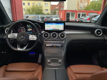 GLC 300 e 4Matic AMG-LINE*PANO*R-KAM*LEDER*20´Z