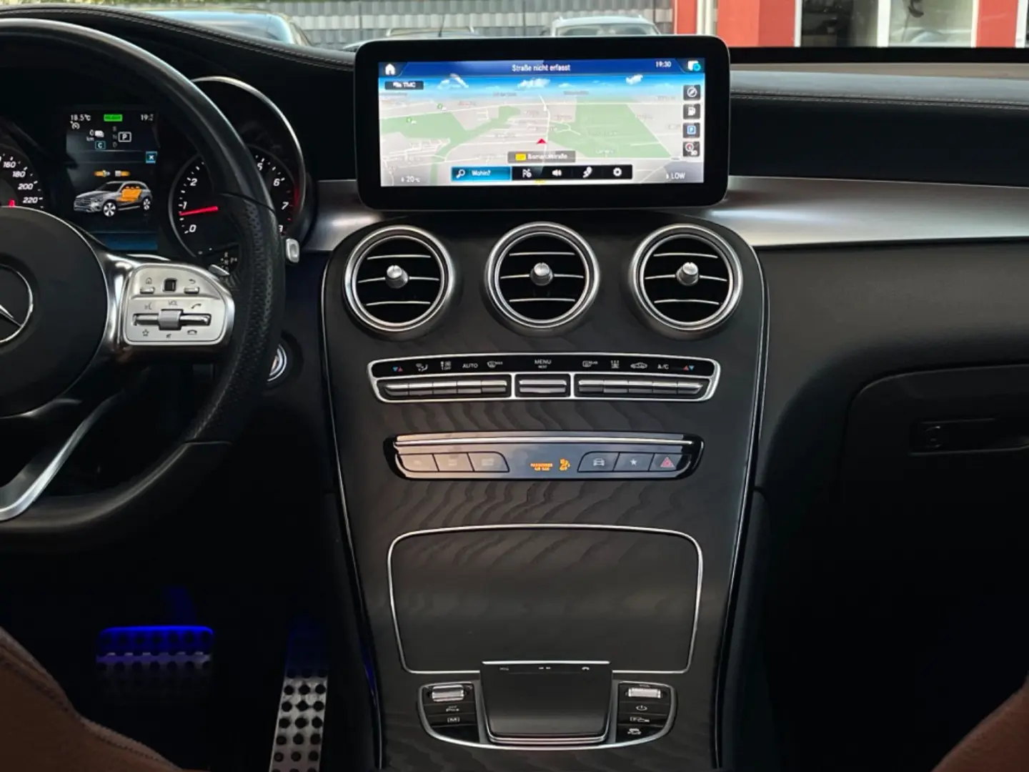 GLC 300 e 4Matic AMG-LINE*PANO*R-KAM*LEDER*20´Z