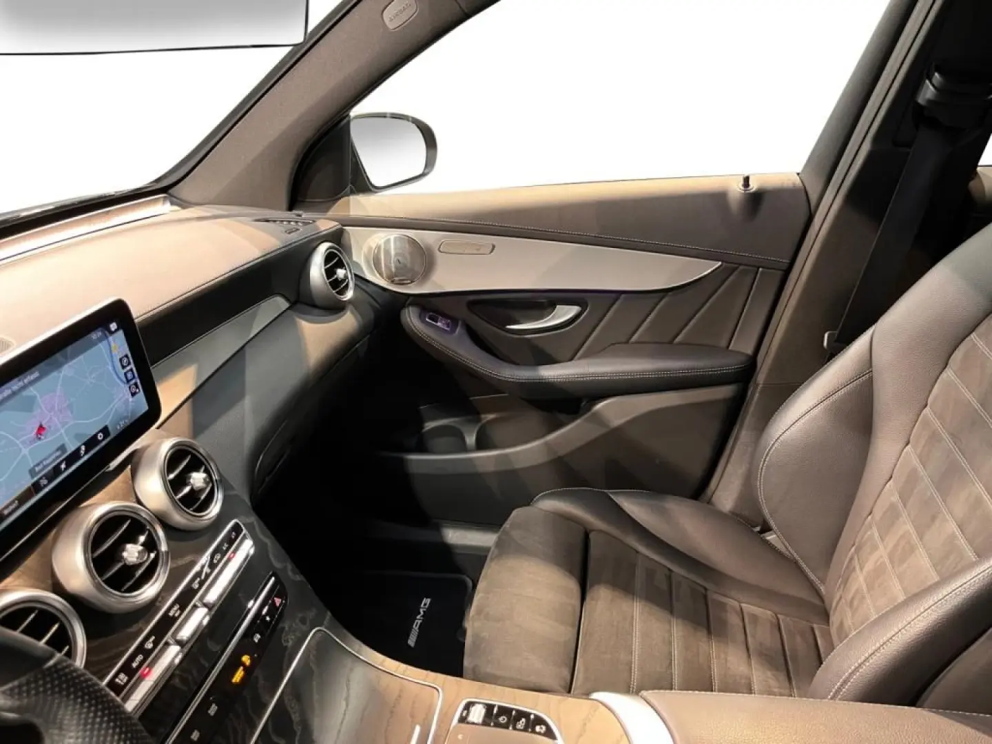 GLC 300 e 4matic AMG +MBUX+Wide+Navi+Burm+HUD+LM