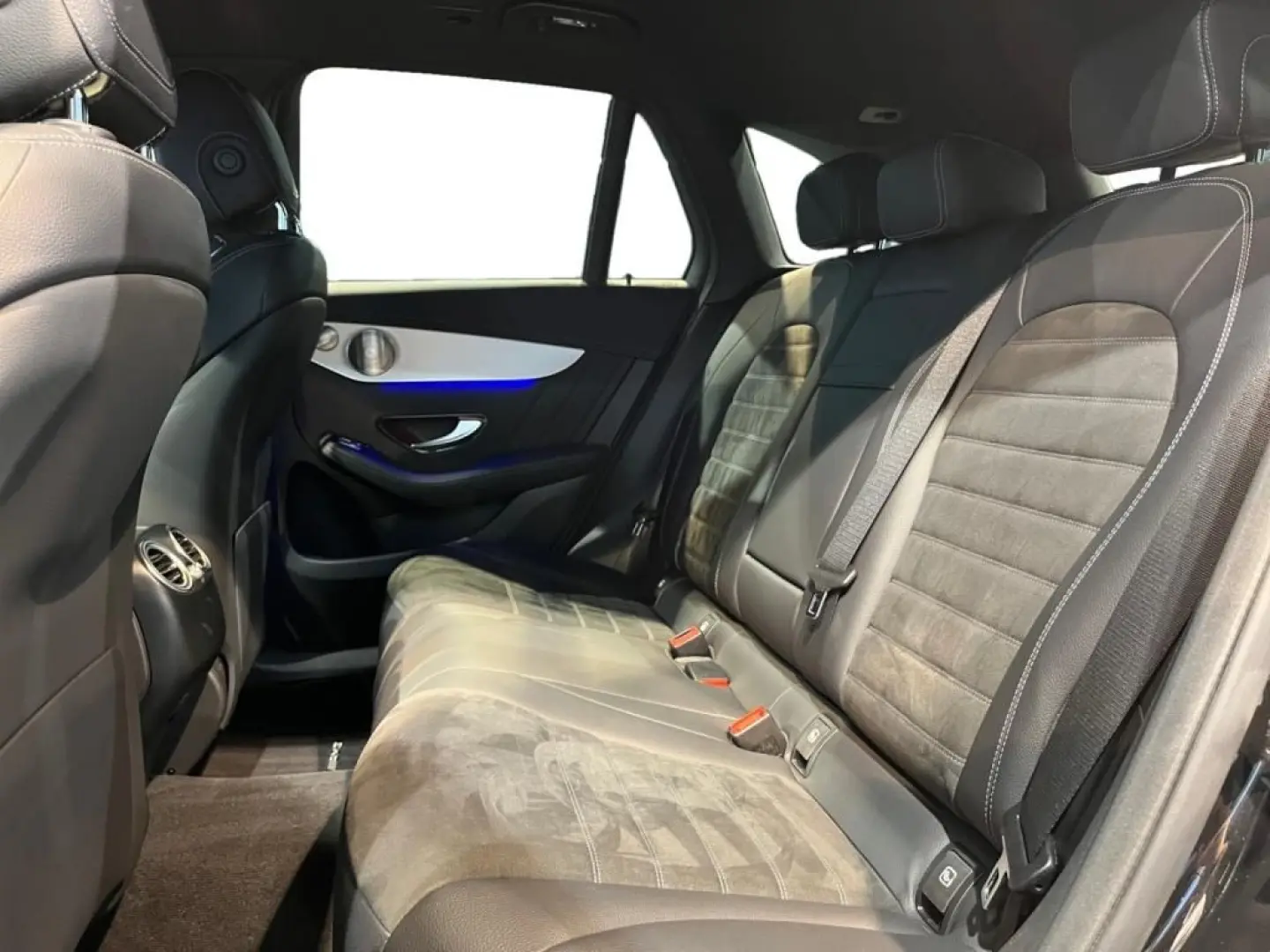 GLC 300 e 4matic AMG +MBUX+Wide+Navi+Burm+HUD+LM