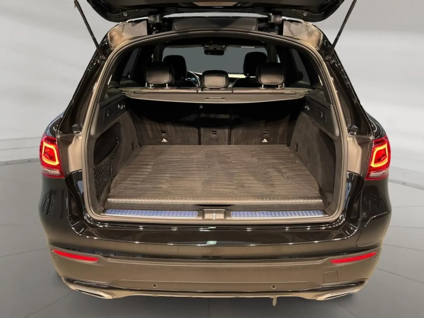 GLC 300 e 4matic AMG +MBUX+Wide+Navi+Burm+HUD+LM