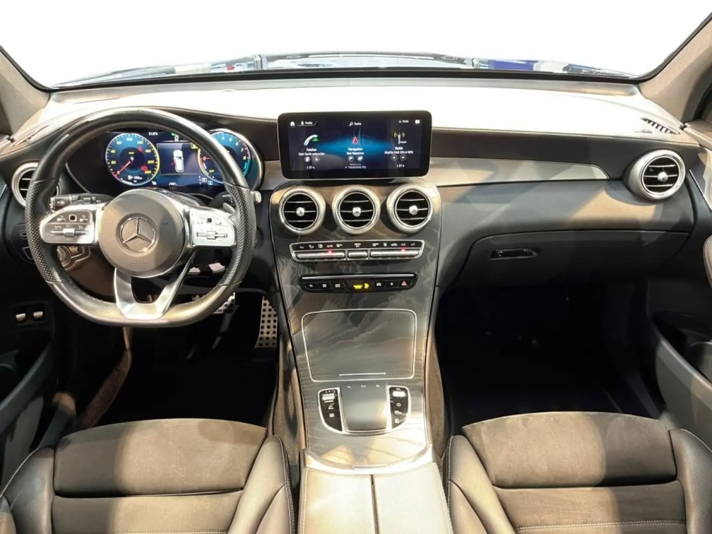 GLC 300 e 4matic AMG +MBUX+Wide+Navi+Burm+HUD+LM