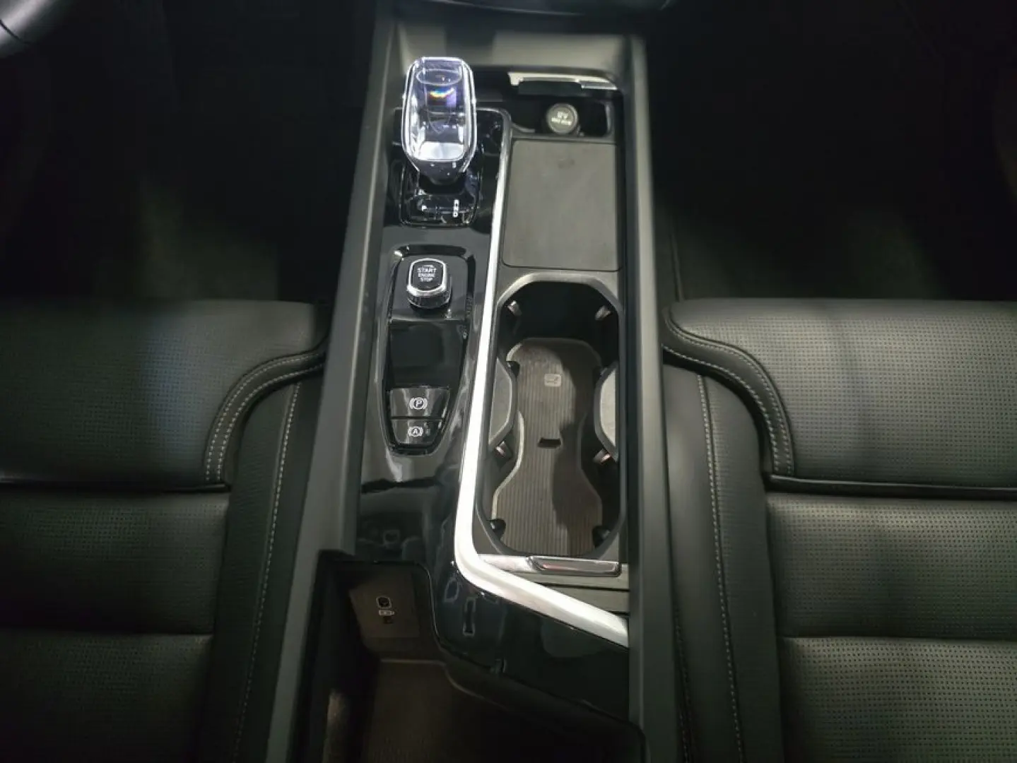 XC60 B5 B AWD Plus Dark