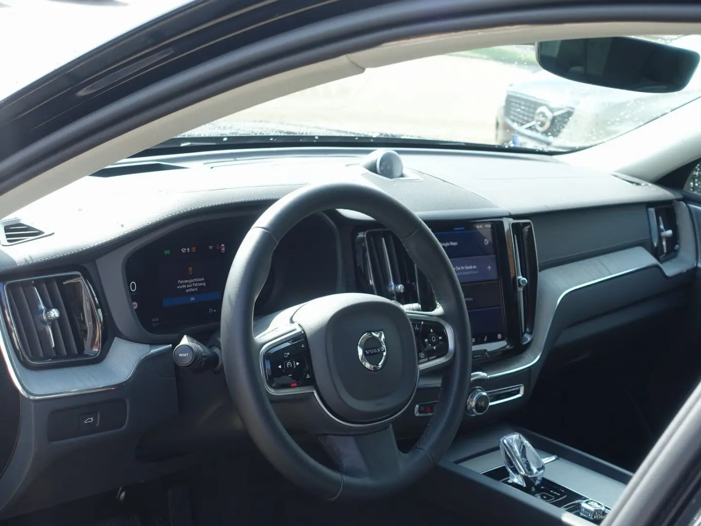 XC60 Ultra Dark B5 AWD/Four-C/360°Cam/Massage