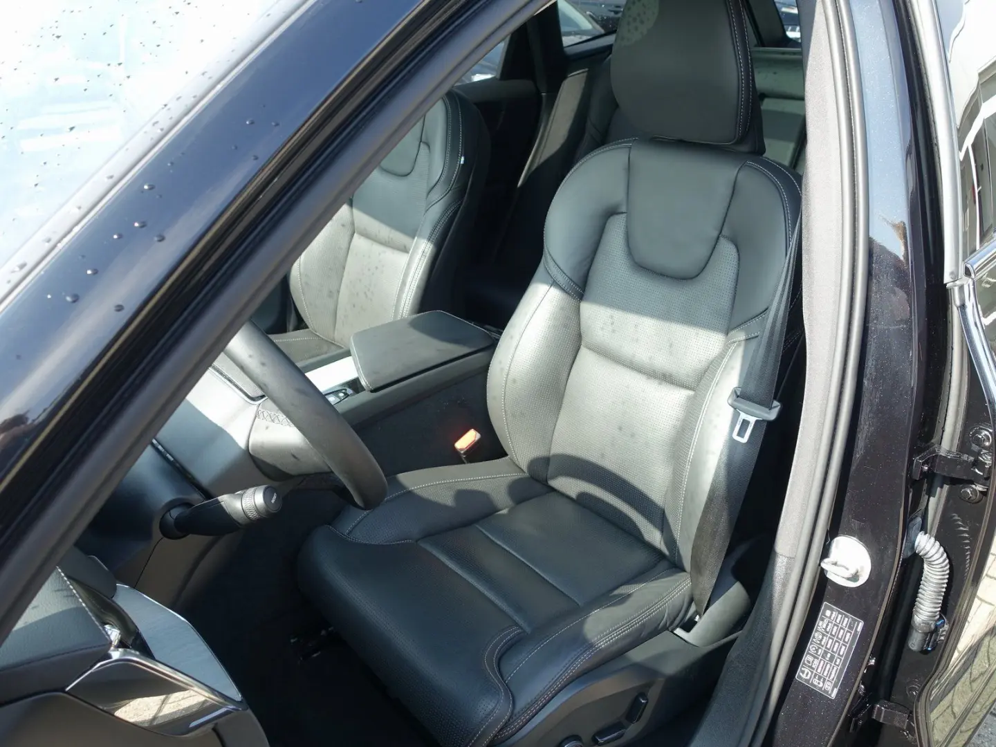 XC60 Ultra Dark B5 AWD/Four-C/360°Cam/Massage