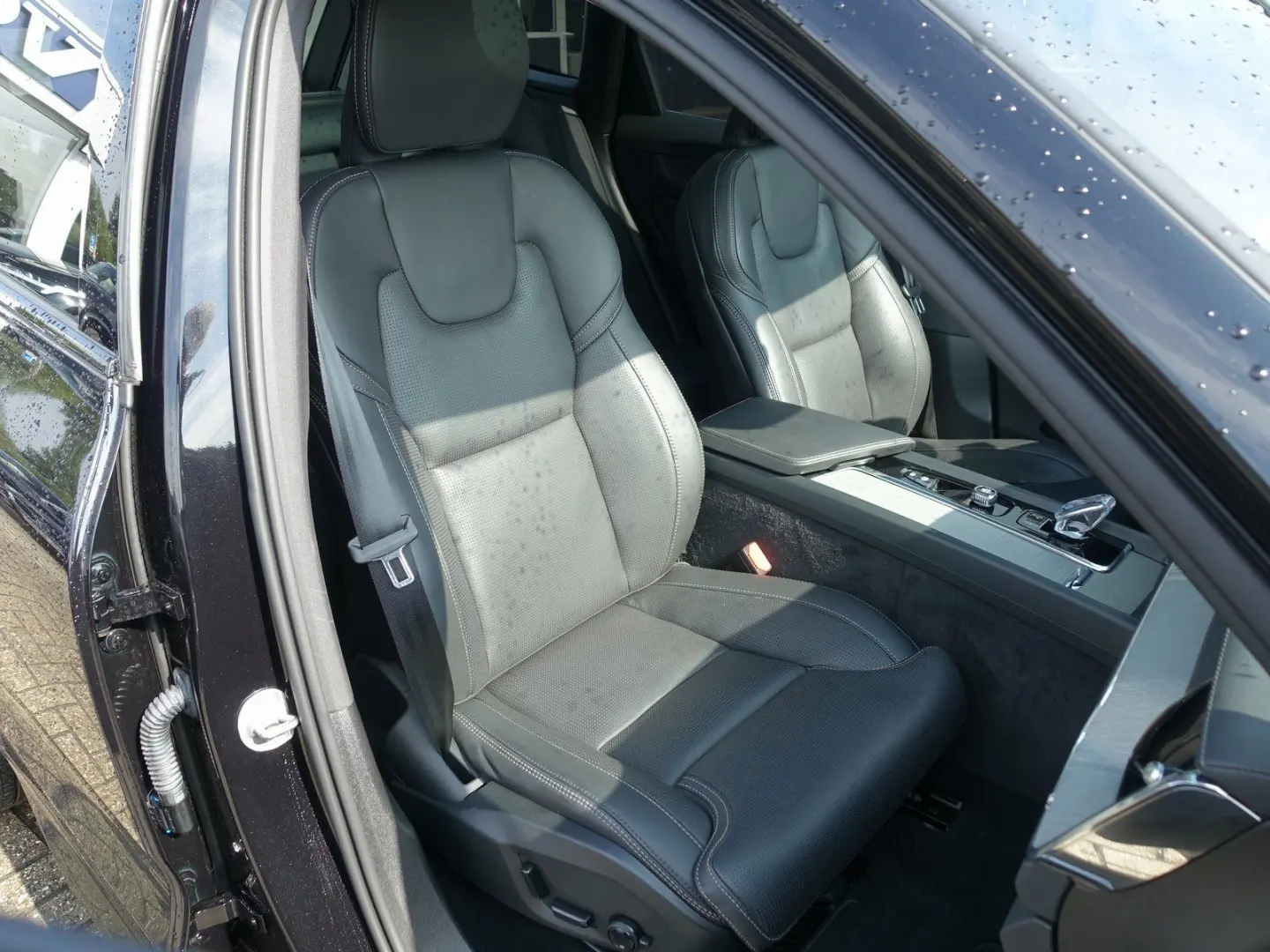 XC60 Ultra Dark B5 AWD/Four-C/360°Cam/Massage
