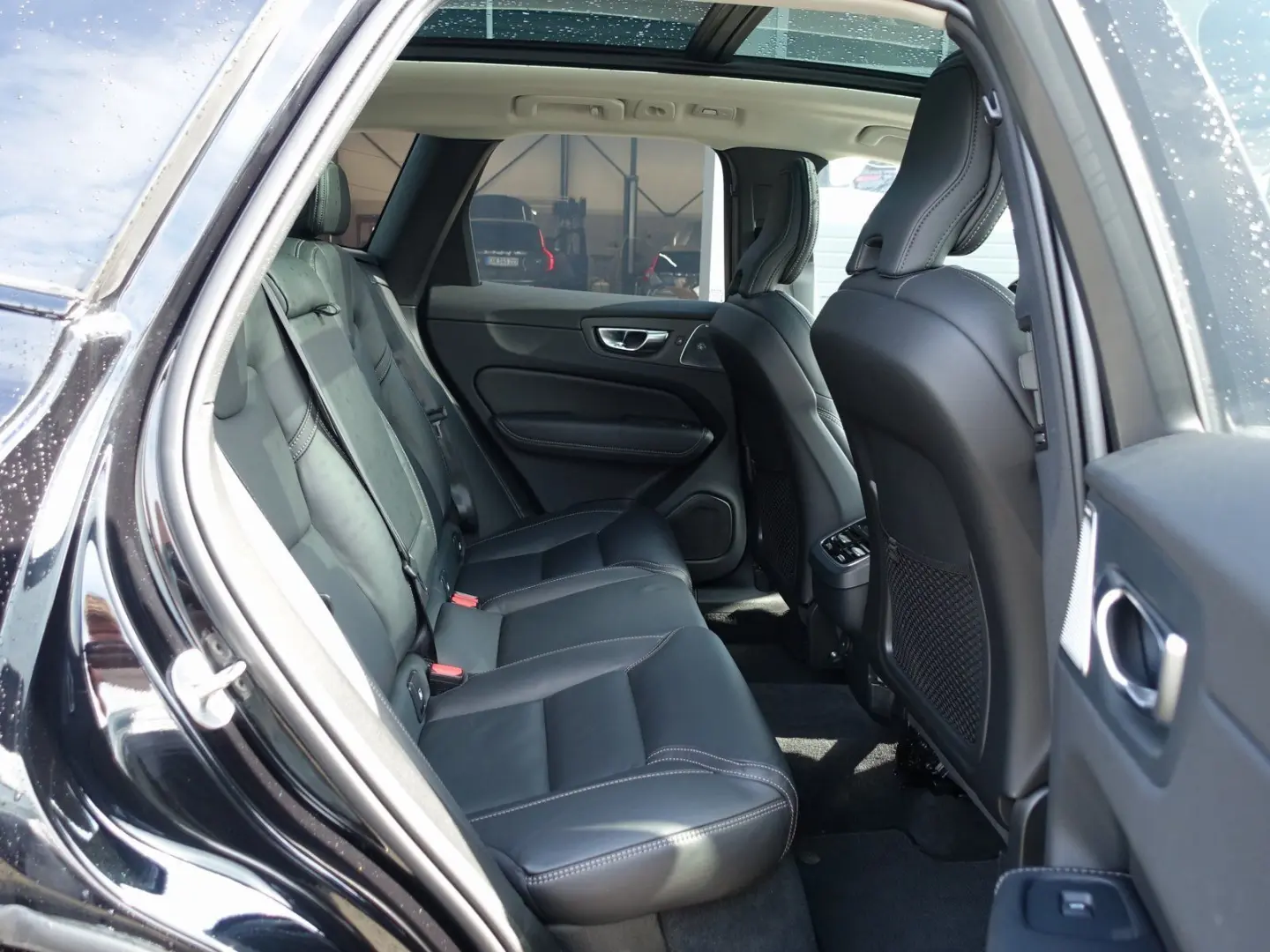 XC60 Ultra Dark B5 AWD/Four-C/360°Cam/Massage