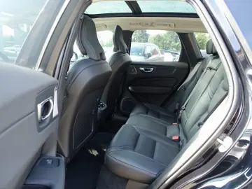 XC60 Ultra Dark B5 AWD/Four-C/360°Cam/Massage