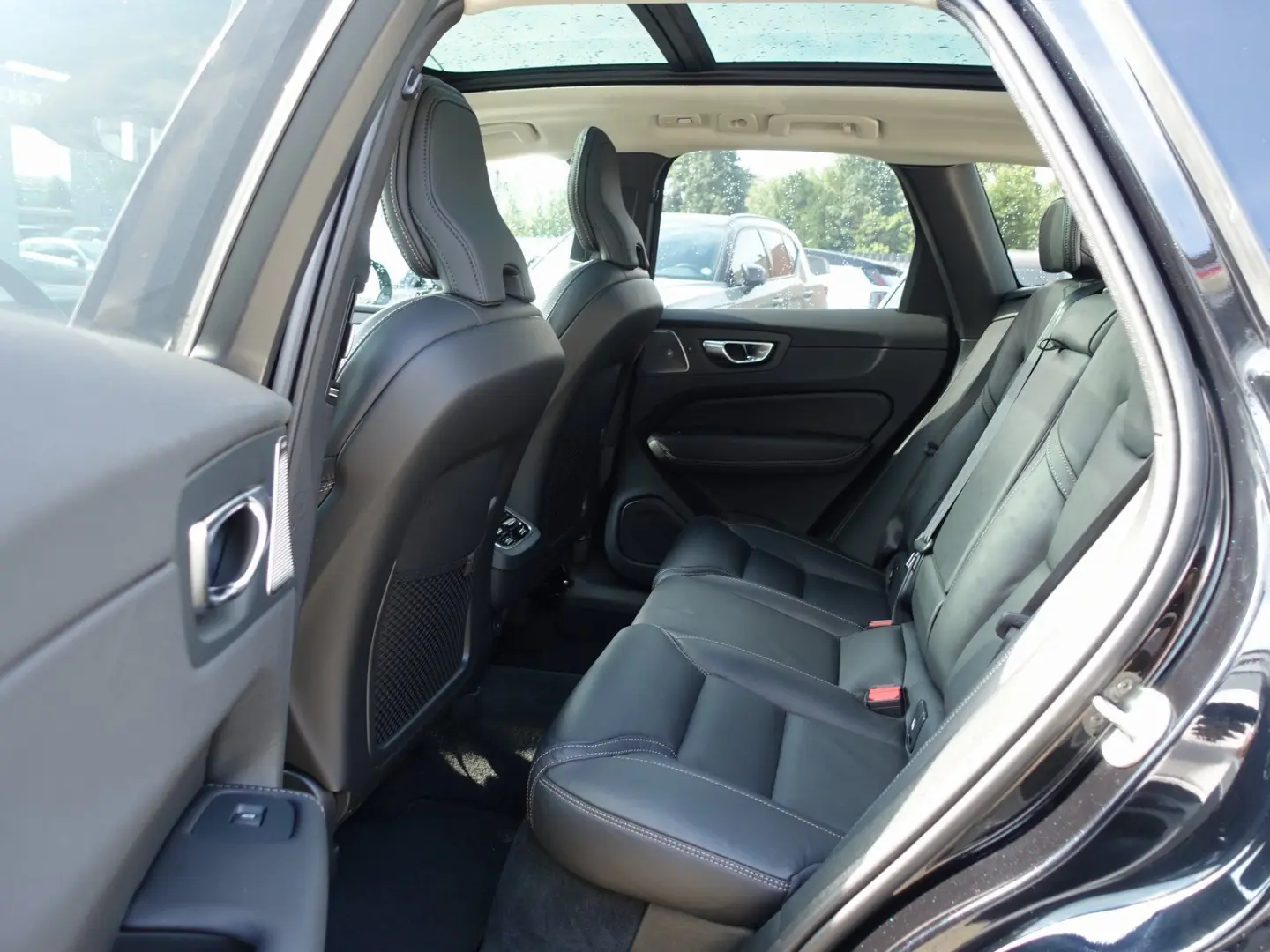 XC60 Ultra Dark B5 AWD/Four-C/360°Cam/Massage