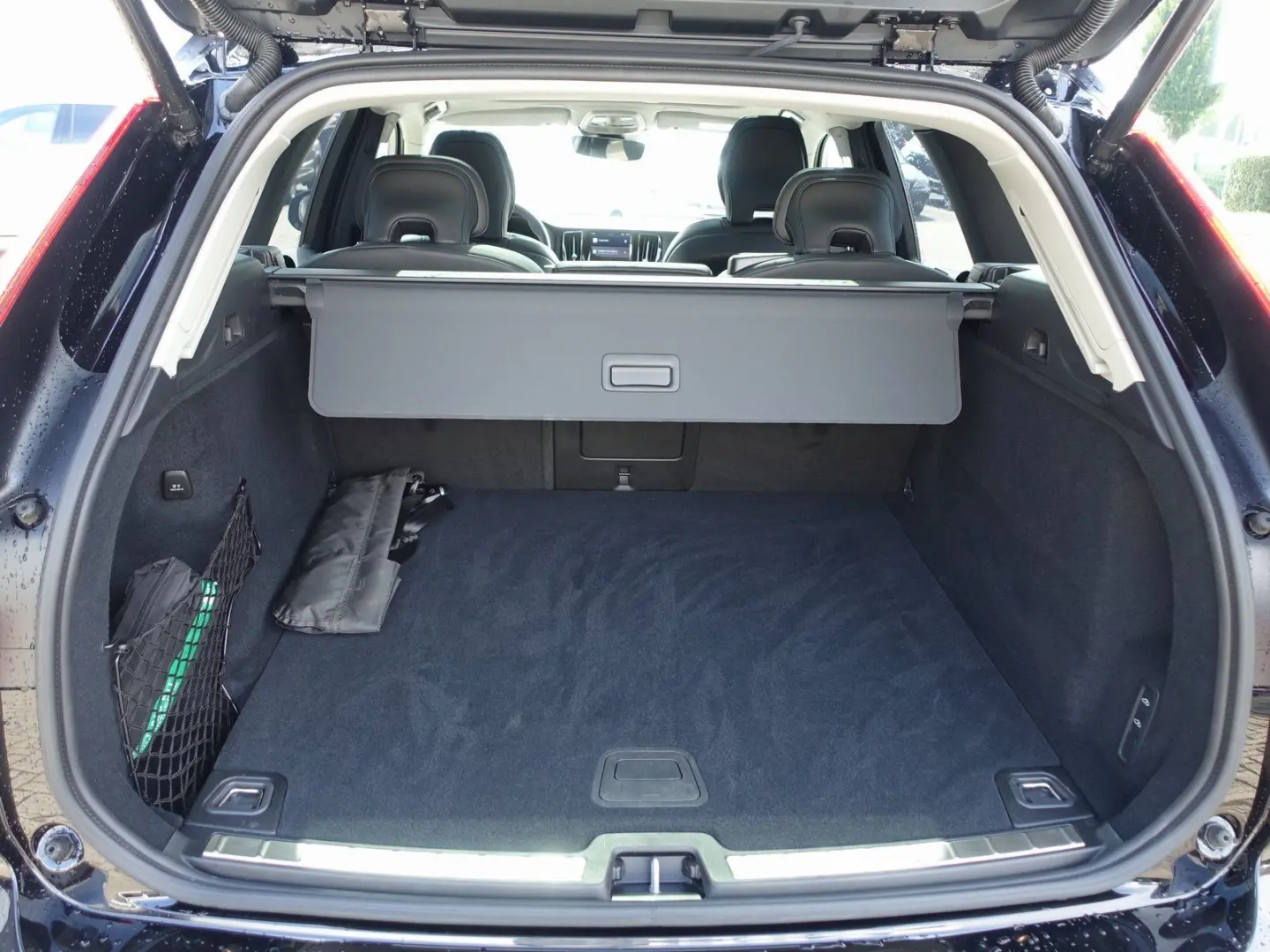 XC60 Ultra Dark B5 AWD/Four-C/360°Cam/Massage
