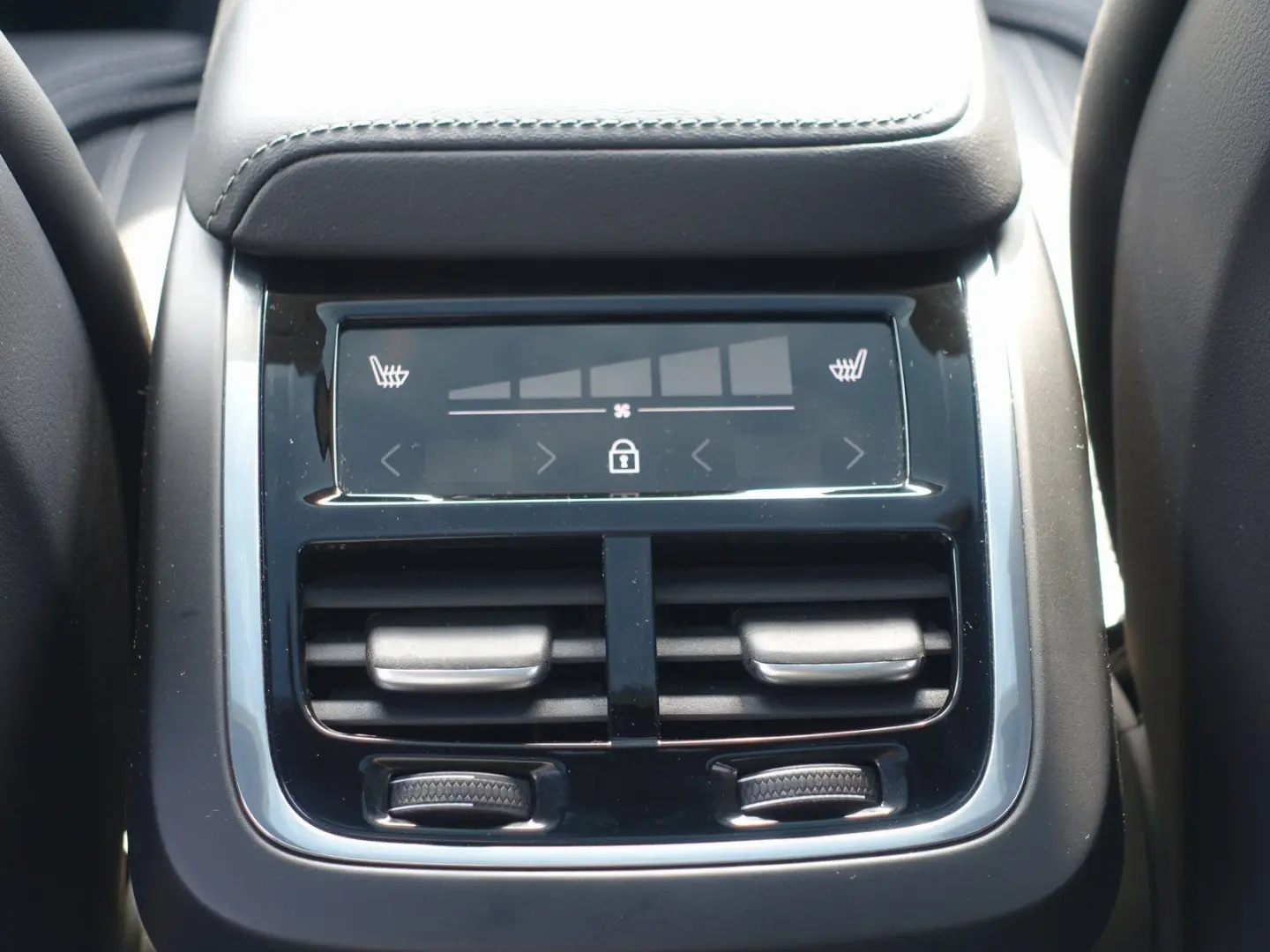 XC60 Ultra Dark B5 AWD/Four-C/360°Cam/Massage