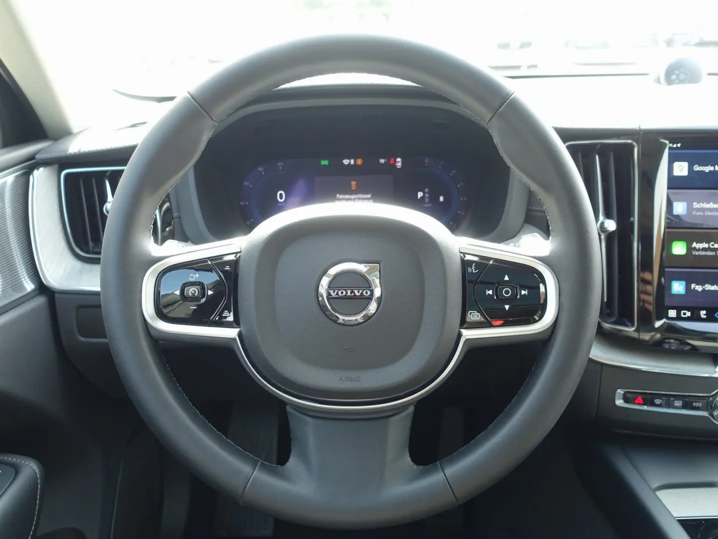 XC60 Ultra Dark B5 AWD/Four-C/360°Cam/Massage