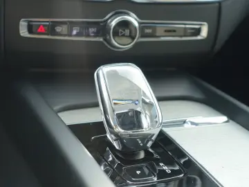 XC60 Ultra Dark B5 AWD/Four-C/360°Cam/Massage