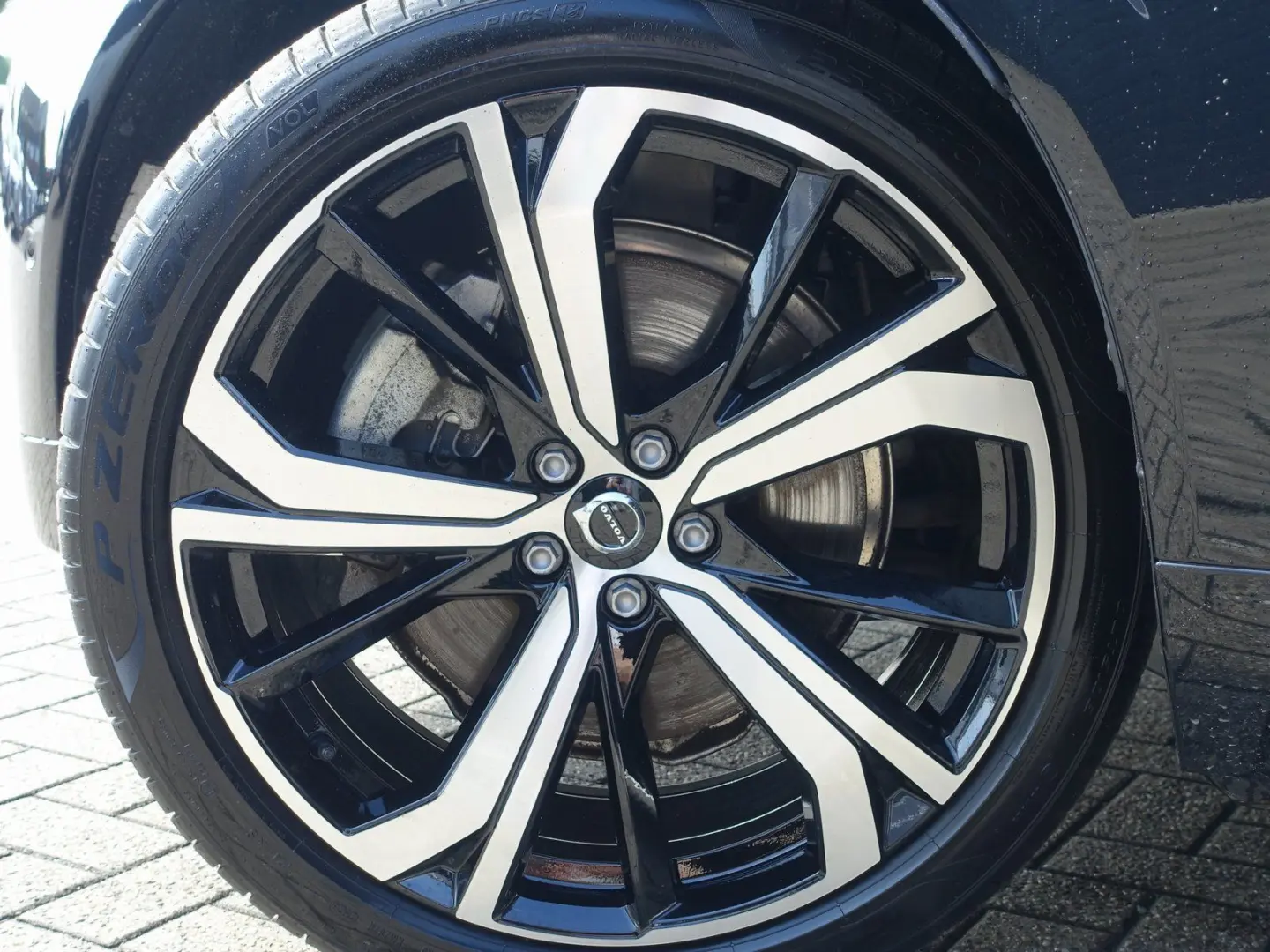XC60 Ultra Dark B5 AWD/Four-C/360°Cam/Massage