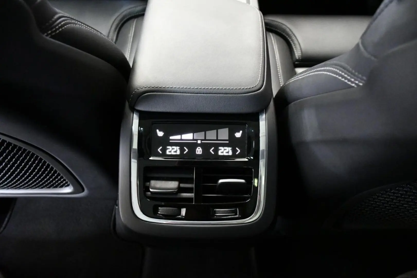XC60 Ultim. Black AWD ACC*B&W*HuD*360*PAN*MASSAG