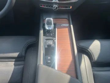 XC60 T8 AWD Sitzbelüftung+360'Kam+Memory+PA+PDC