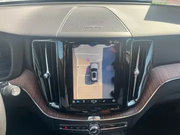 XC60 T8 AWD Sitzbelüftung+360'Kam+Memory+PA+PDC