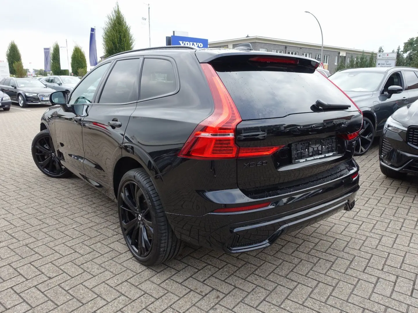 XC60 Black Edition Ultra T8 AWD/Massage/Pano/CAM