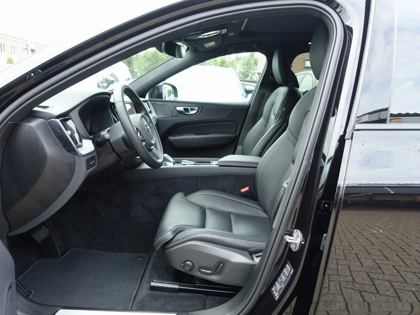 XC60 Black Edition Ultra T8 AWD/Massage/Pano/CAM