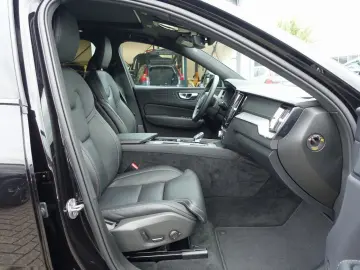 XC60 Black Edition Ultra T8 AWD/Massage/Pano/CAM