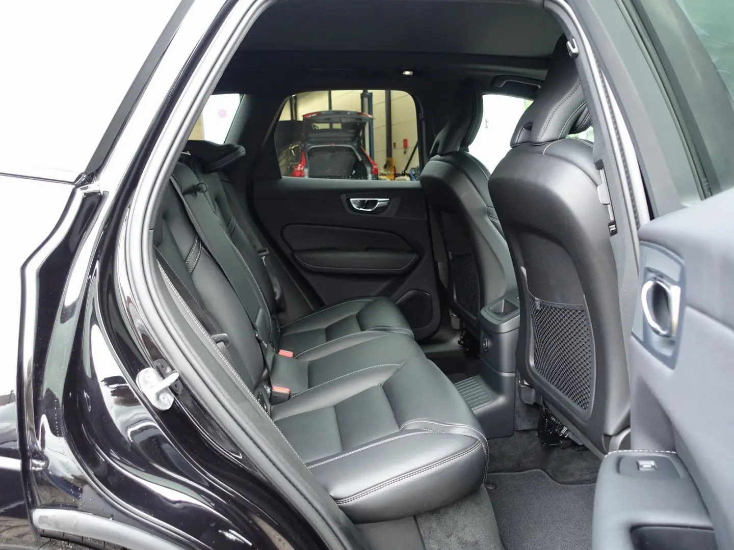 XC60 Black Edition Ultra T8 AWD/Massage/Pano/CAM