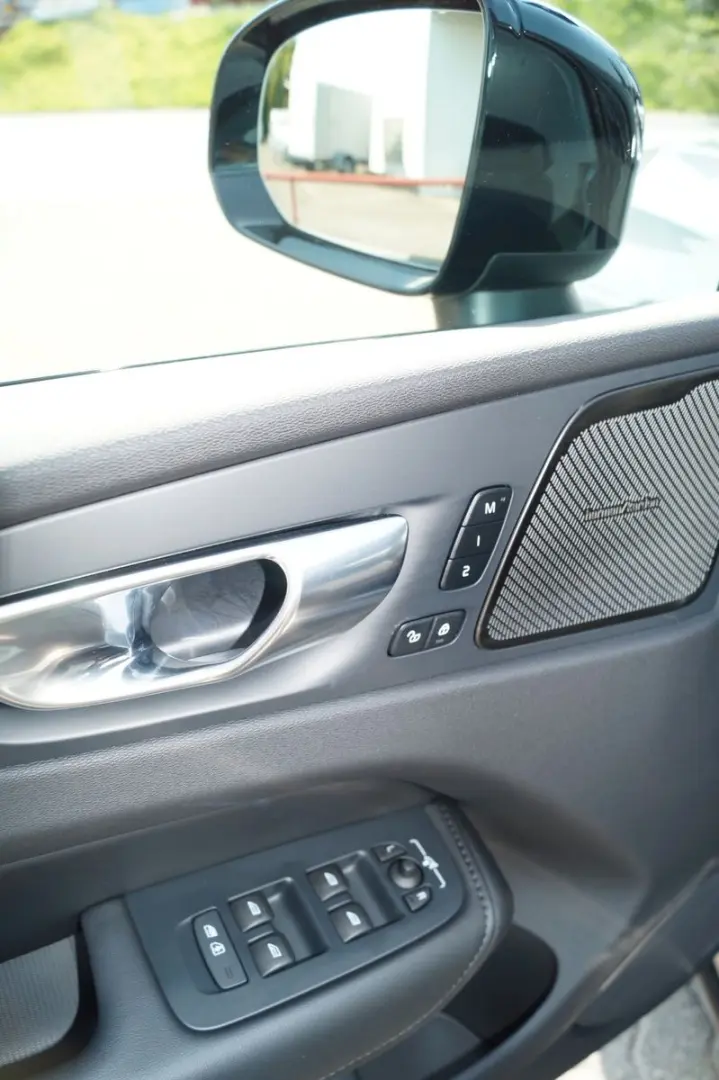XC60 T8 AWD PlugIn Hybrid Plus Dark Aut/360°/20