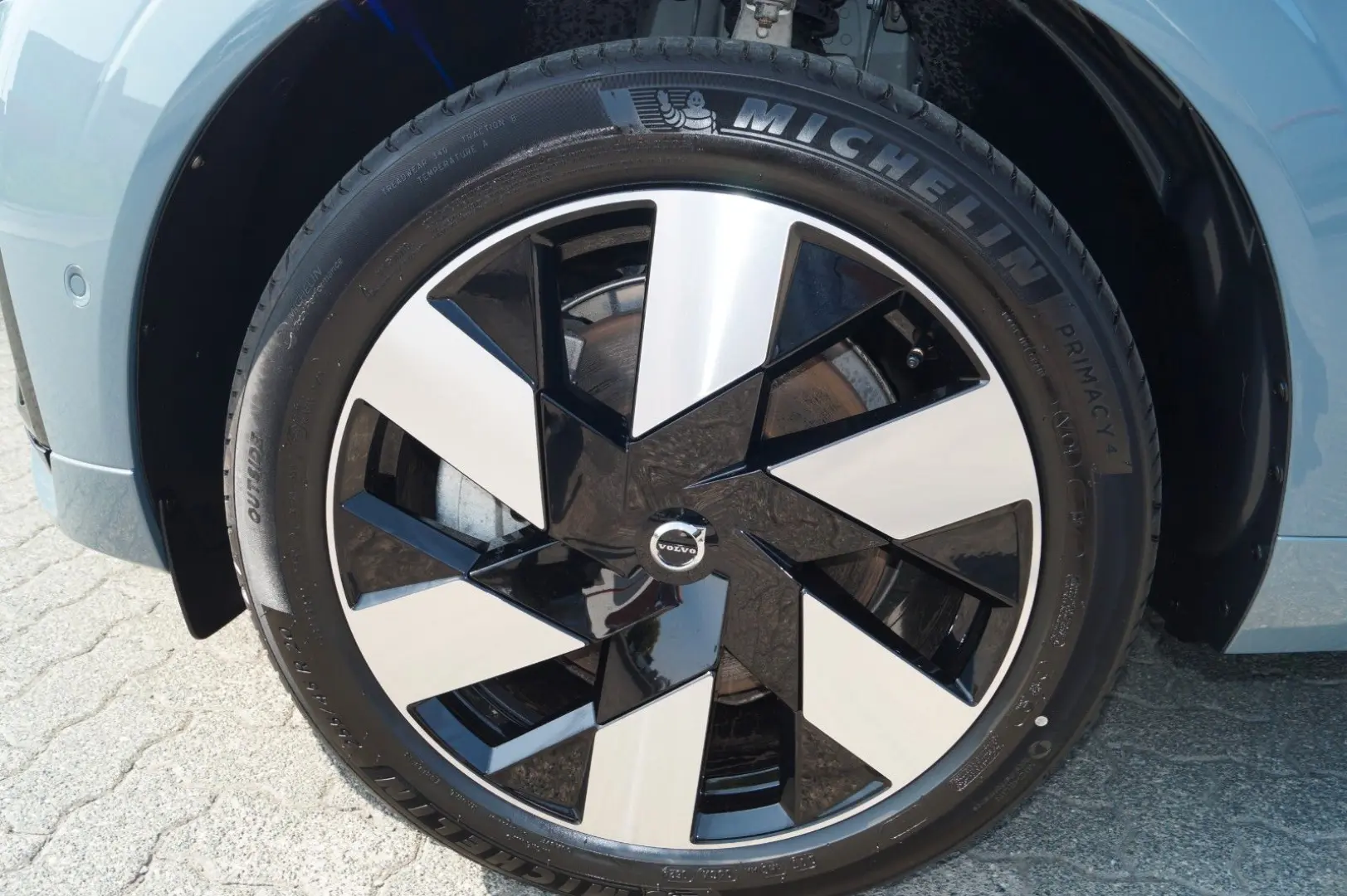 XC60 T8 AWD PlugIn Hybrid Plus Dark Aut/360°/20