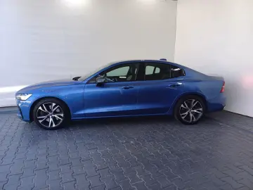 Volvo S60 Momentum Pro 2.0 B4 MHEV 197CP Automat