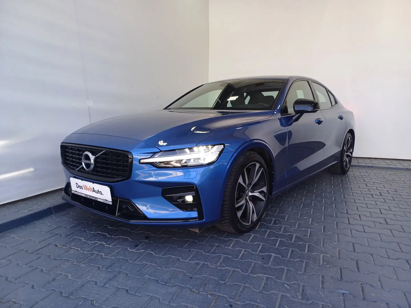 Volvo S60 Momentum Pro 2.0 B4 MHEV 197CP Automat