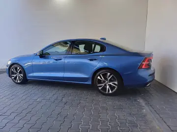 Volvo S60 Momentum Pro 2.0 B4 MHEV 197CP Automat