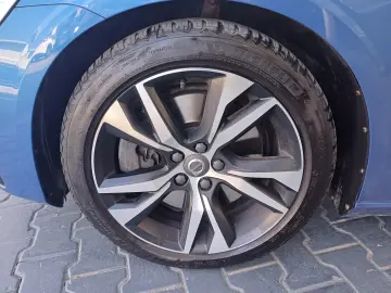 Volvo S60 Momentum Pro 2.0 B4 MHEV 197CP Automat
