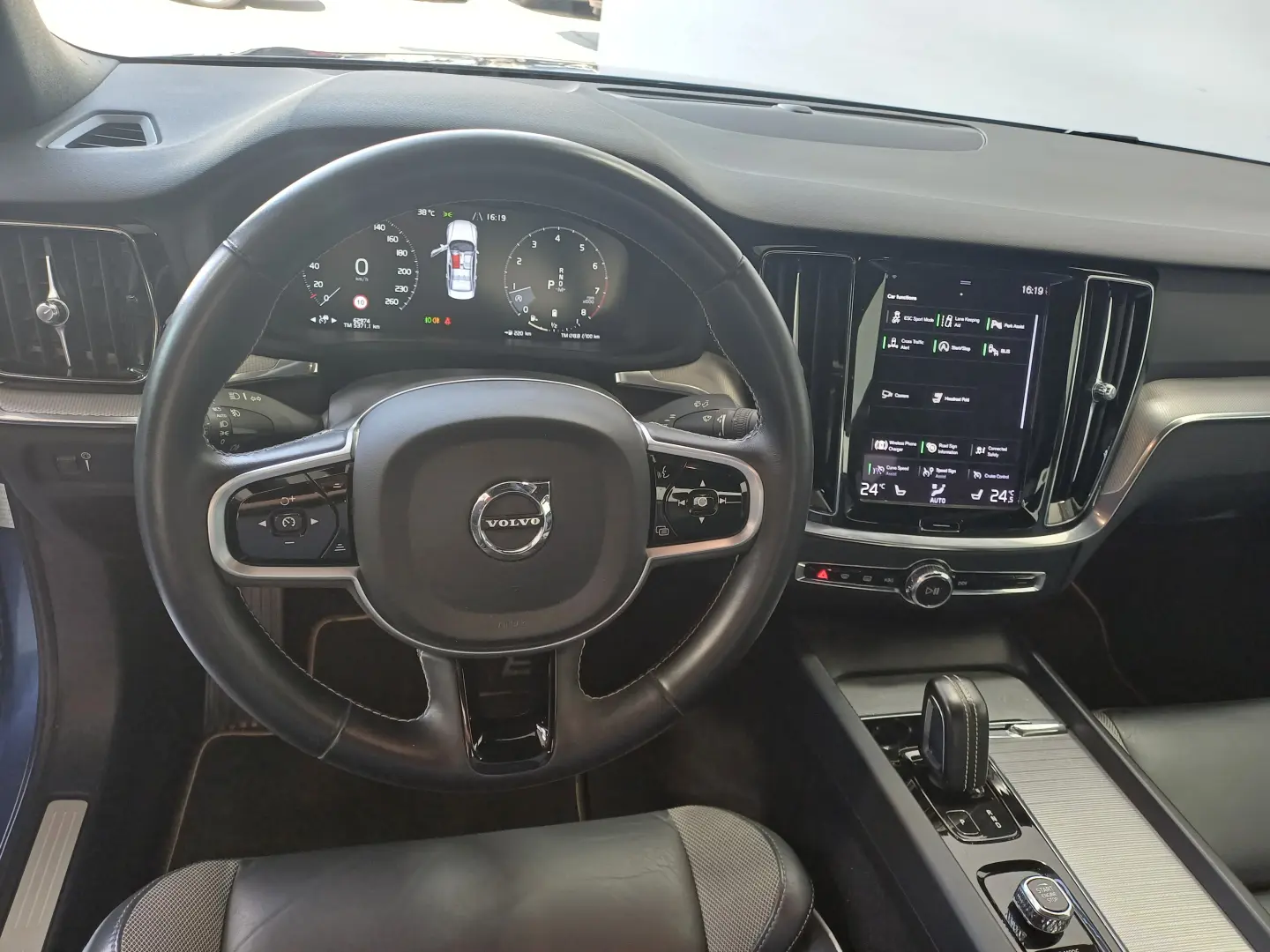 Volvo S60 Momentum Pro 2.0 B4 MHEV 197CP Automat
