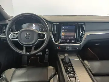 Volvo S60 Momentum Pro 2.0 B4 MHEV 197CP Automat
