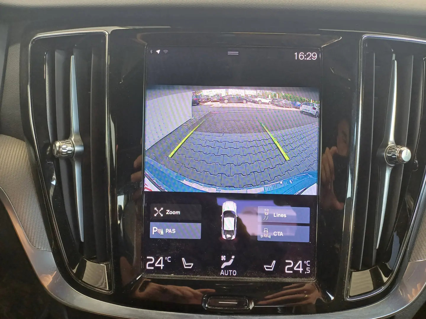 Volvo S60 Momentum Pro 2.0 B4 MHEV 197CP Automat