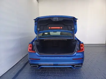 Volvo S60 Momentum Pro 2.0 B4 MHEV 197CP Automat