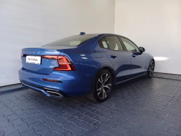 Volvo S60 Momentum Pro 2.0 B4 MHEV 197CP Automat