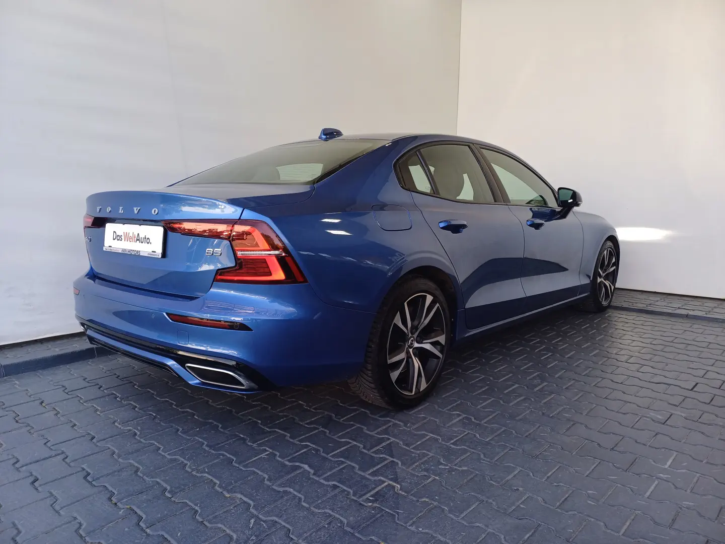 Volvo S60 Momentum Pro 2.0 B4 MHEV 197CP Automat