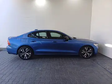 Volvo S60 Momentum Pro 2.0 B4 MHEV 197CP Automat