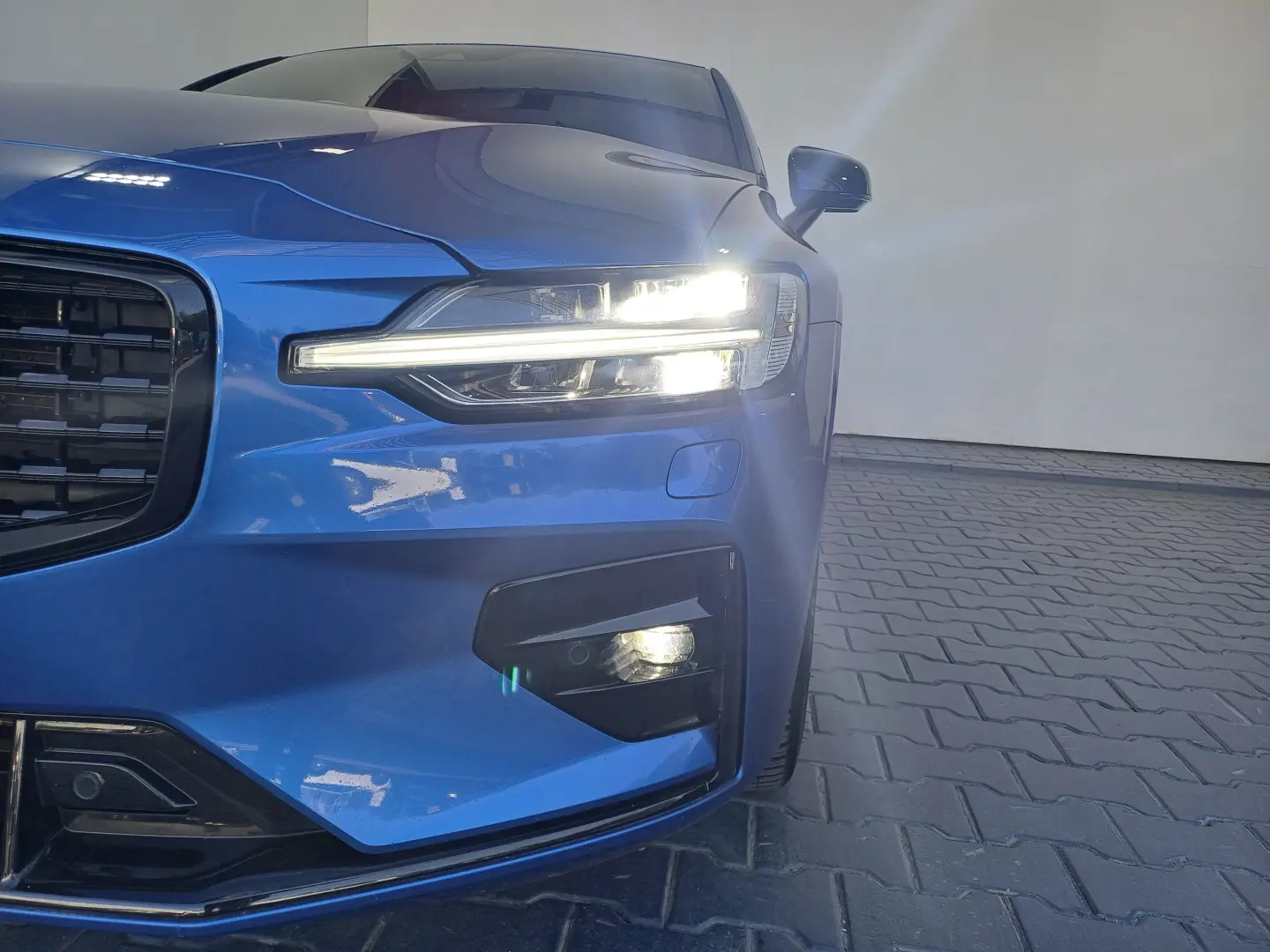 Volvo S60 Momentum Pro 2.0 B4 MHEV 197CP Automat