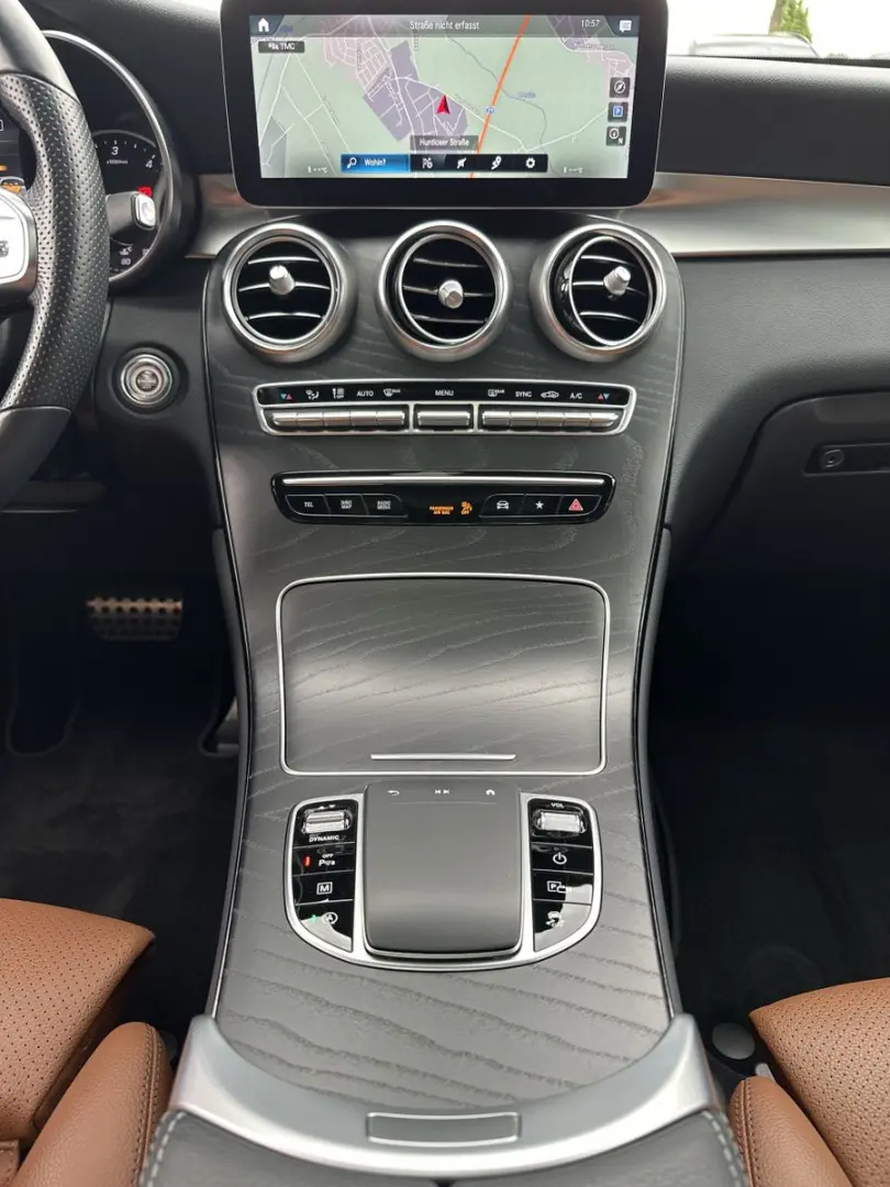 GLC 300d 4M AMG-Line NAV+LED+AHK+KAMERA+PANO+DAB